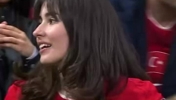 真美！居莱尔女友赛前觉得男友没看见她，实际上居莱尔一直在挥手