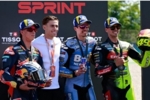 世体：费尔明现场观看MotoGP比赛，担任挥旗嘉宾+与选手合影