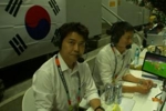 目睹韩国队0-1不敌南非,现场解说的韩国解说气得瘪嘴无语