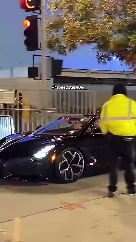 懂车的吧友来看看，东契奇开的这辆敞篷布加迪得多少钱啊🤑