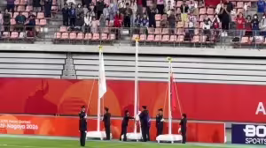 太尴尬了！亚运男足颁奖上韩国国旗迟迟未升起，韩国球员一脸困惑